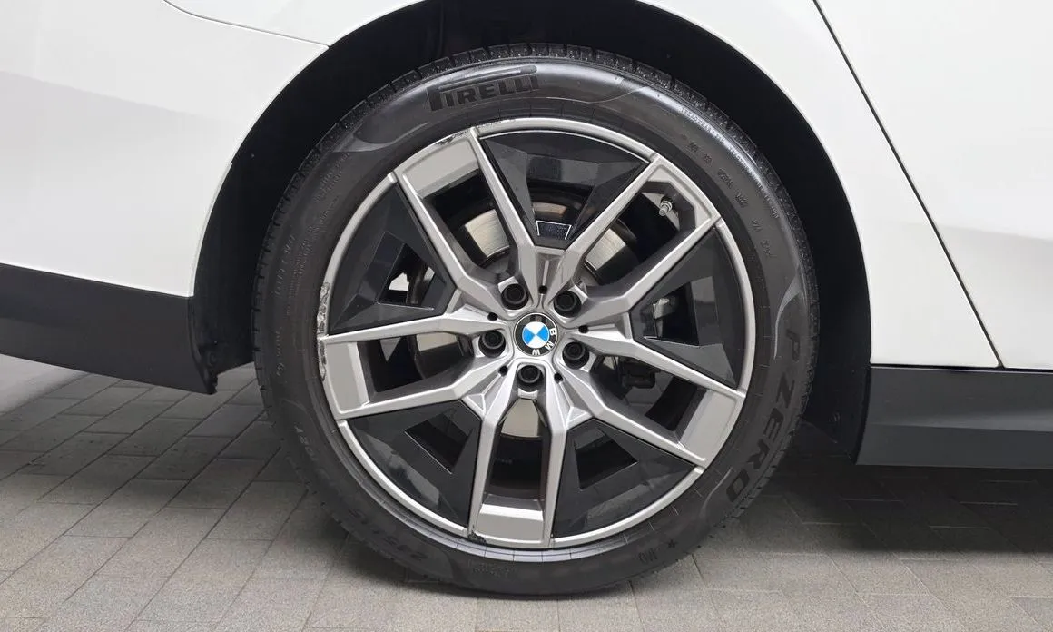 BMW 5-Series 2024 из KR, фото 9