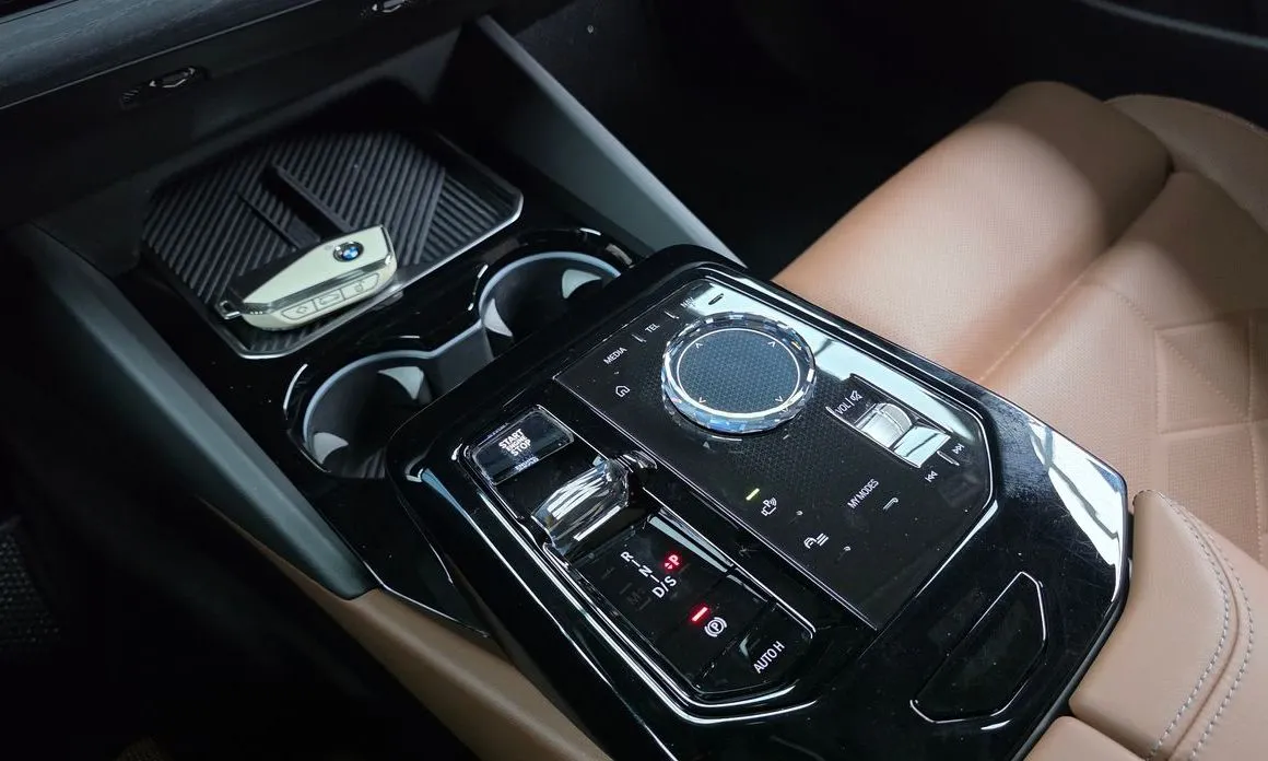 BMW 5-Series 2024 из KR, фото 7