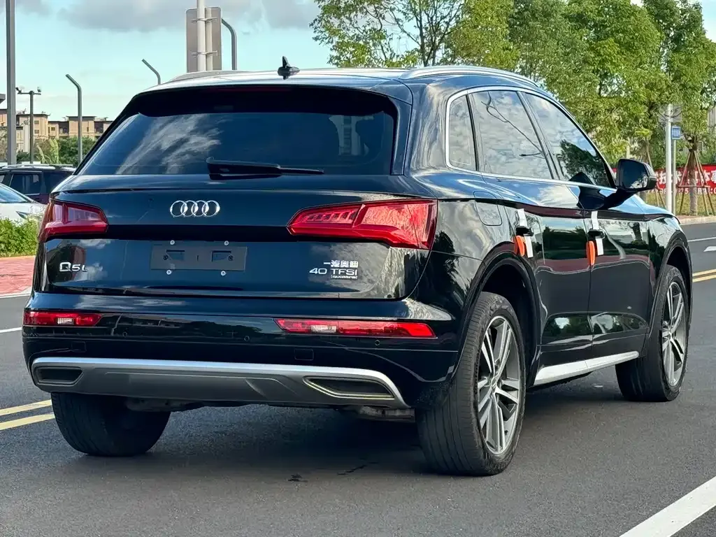 Audi Q5L — фото 3