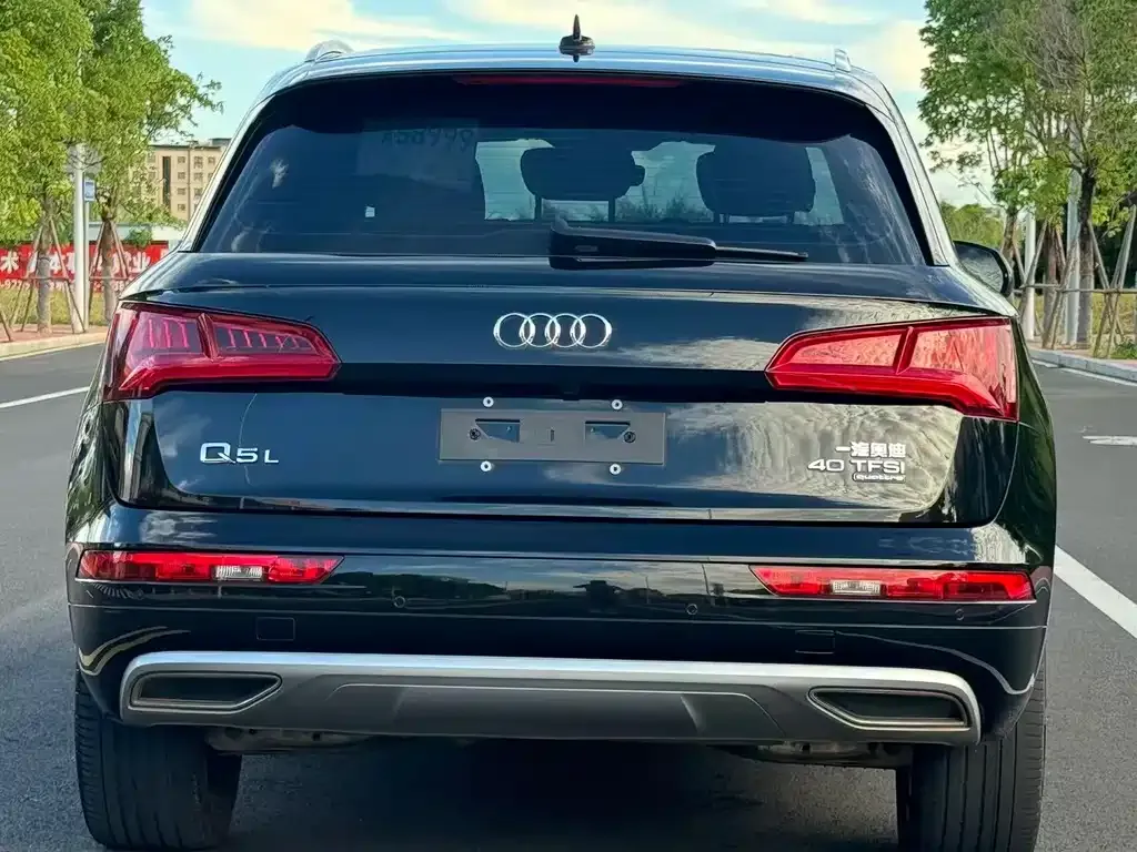 Audi Q5L — фото 5