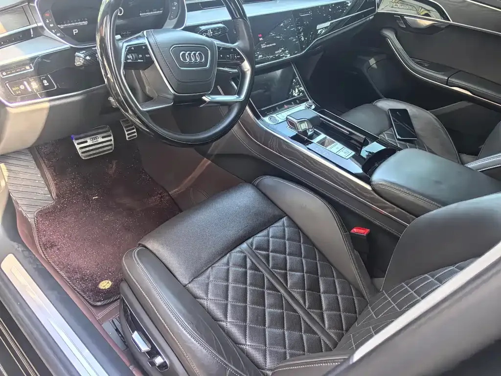 Audi A8 — фото 4