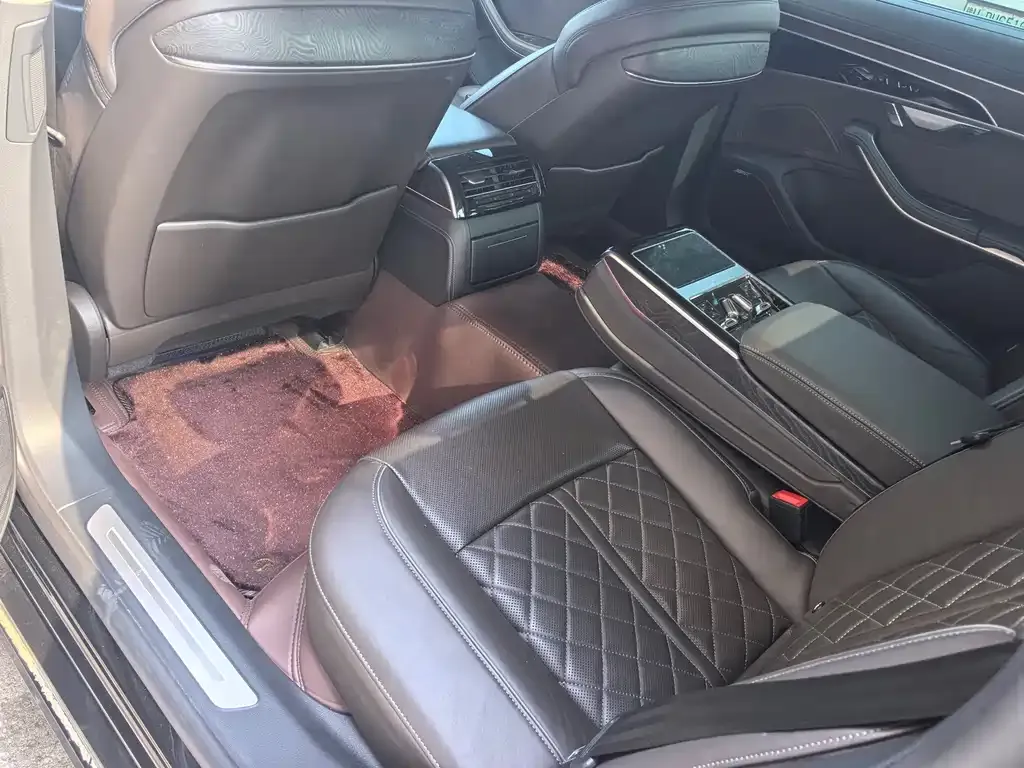 Audi A8 — фото 3