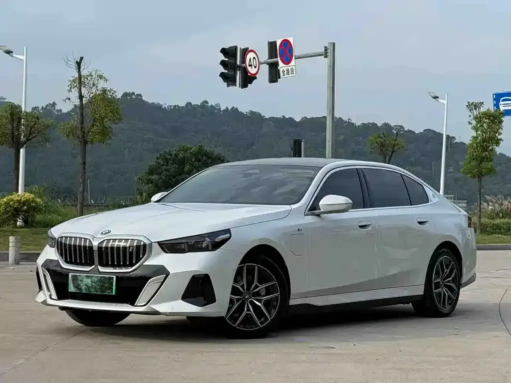 BMW i5 — фото 1