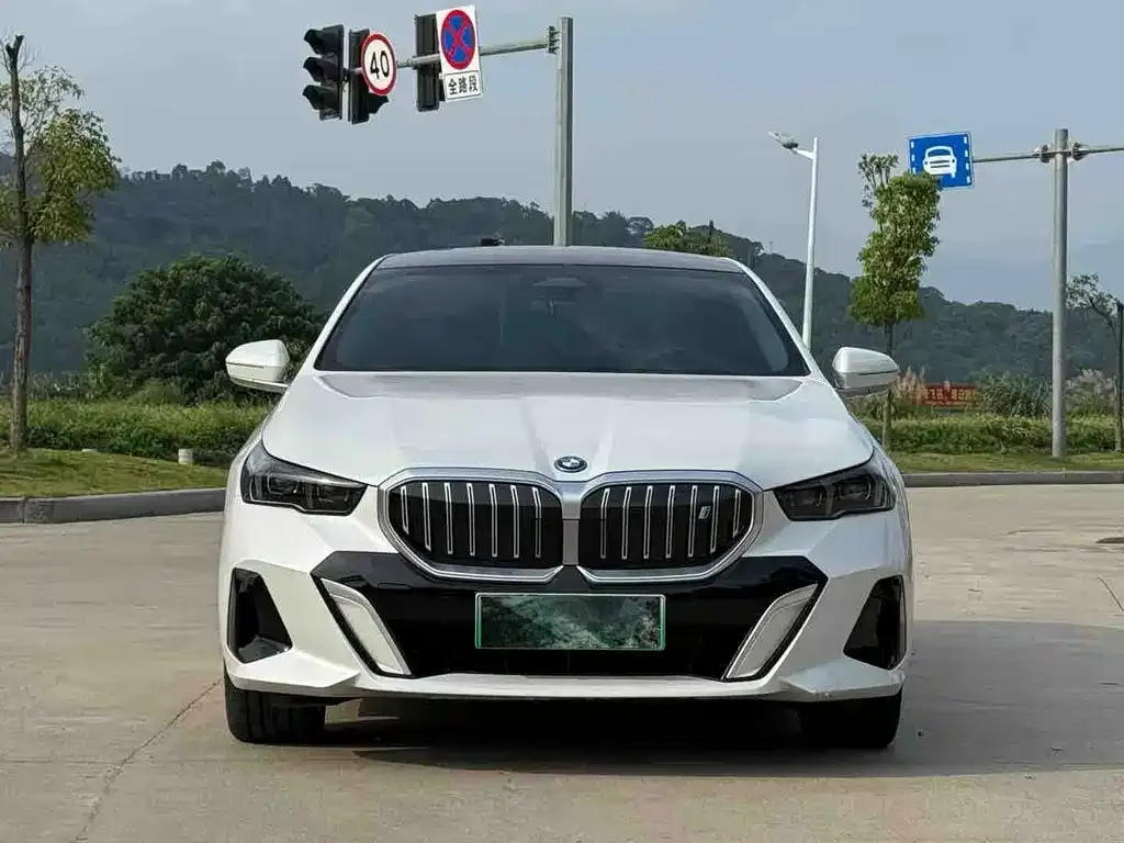 BMW i5 — фото 8