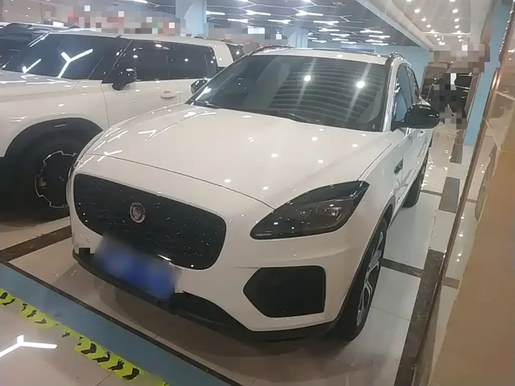 Jaguar E-PACE — фото 1