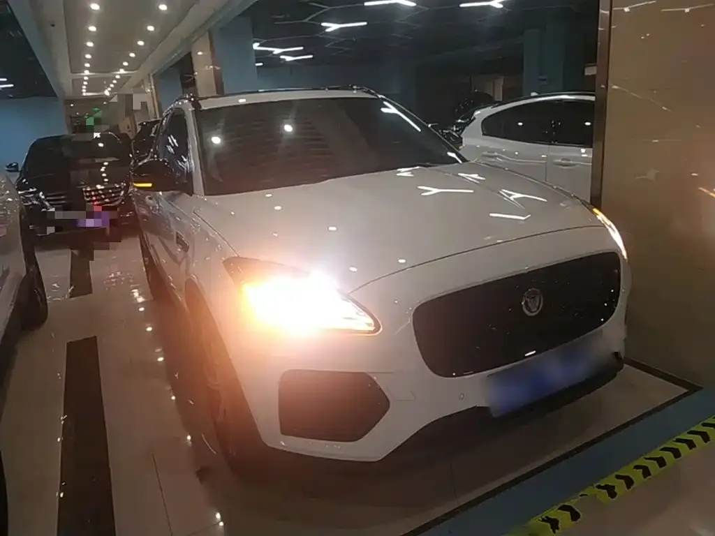 Jaguar E-PACE — фото 4