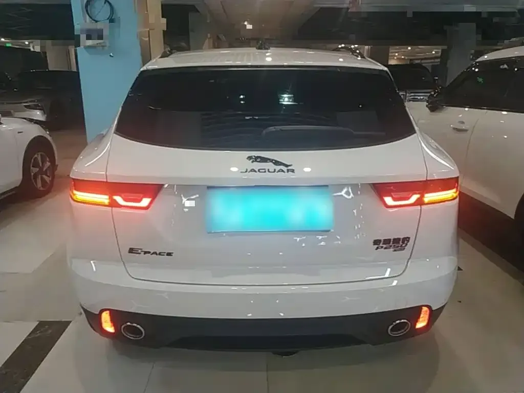 Jaguar E-PACE — фото 8