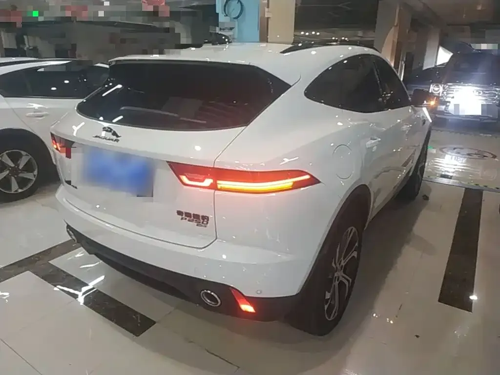 Jaguar E-PACE — фото 2