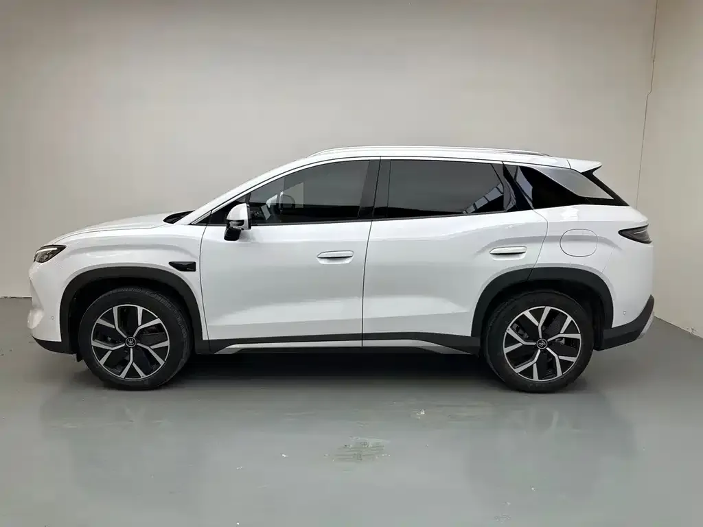 BYD L DM-i — фото 3