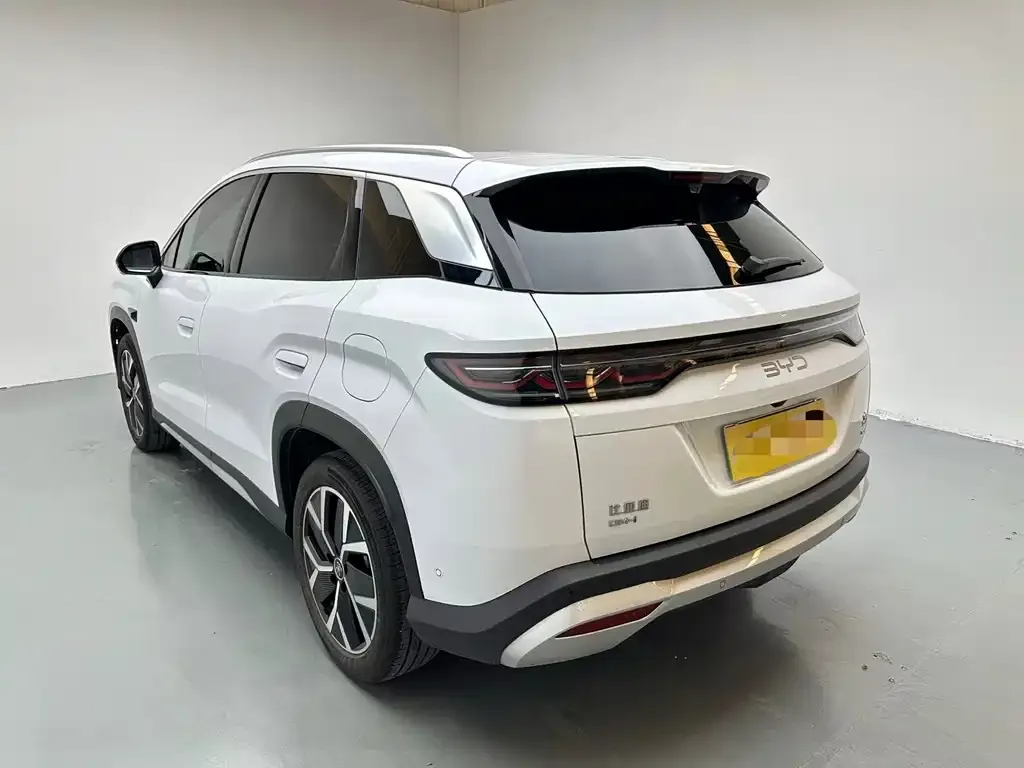 BYD L DM-i — фото 4