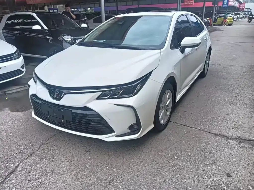 Toyota Corolla — фото 1