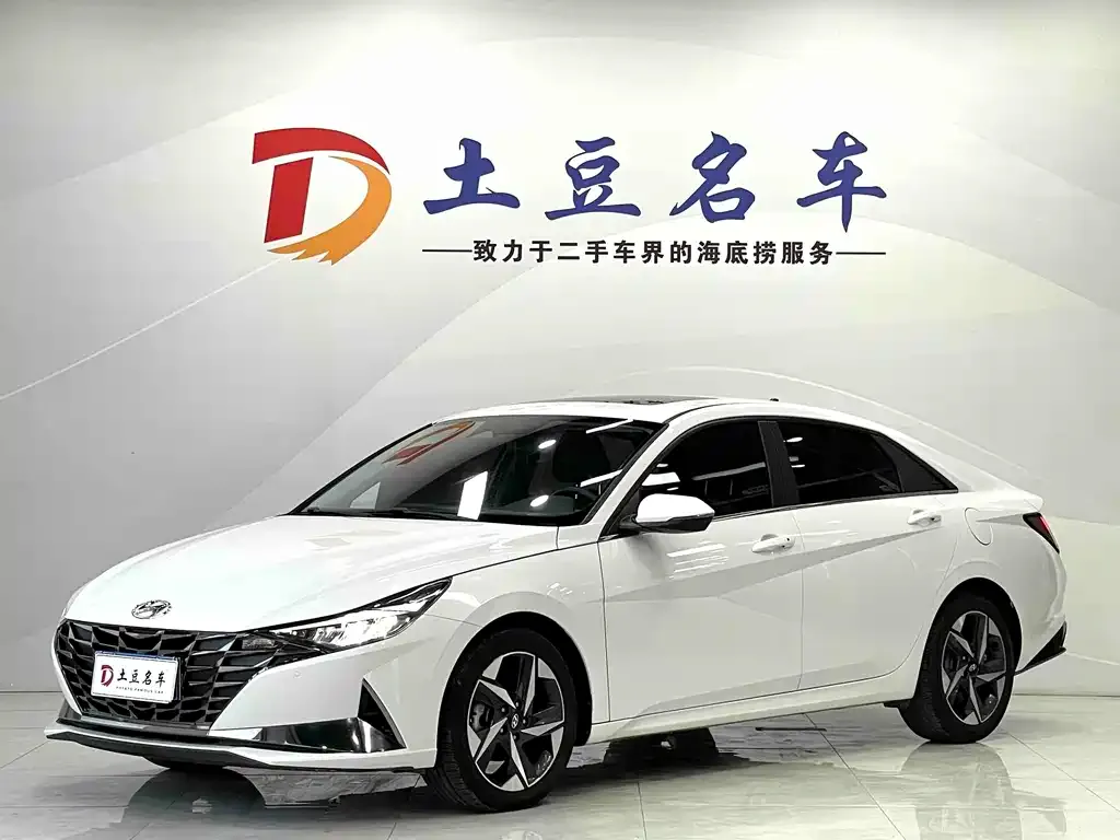 Hyundai Elantra — фото 1