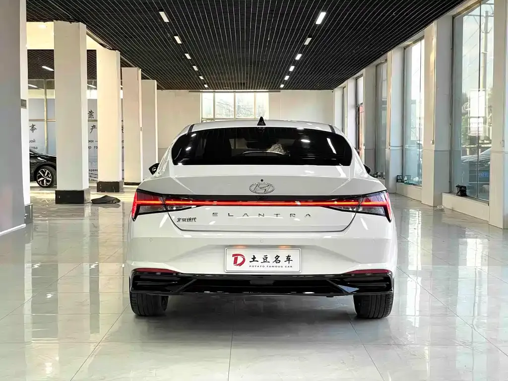 Hyundai Elantra — фото 9