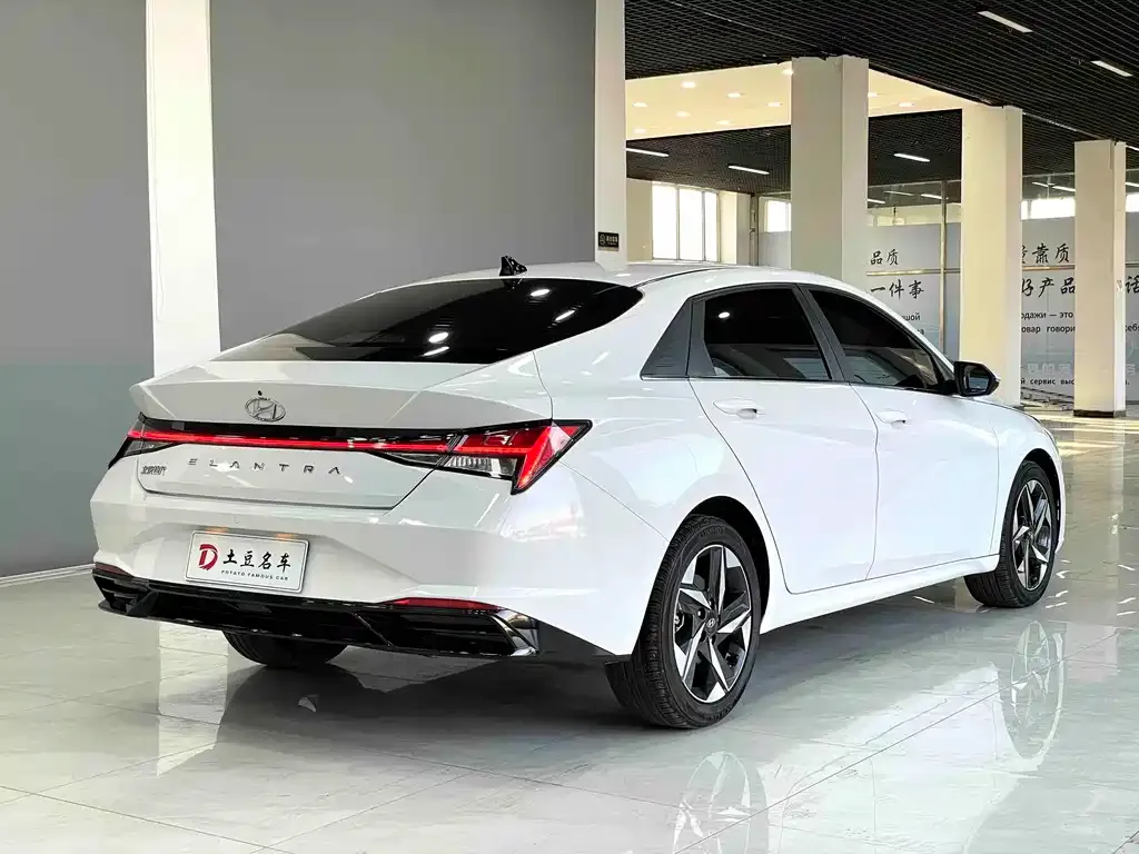 Hyundai Elantra — фото 3