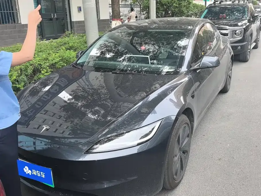 Tesla Model 3 — фото 1