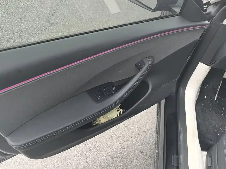 Tesla Model 3 — фото 10