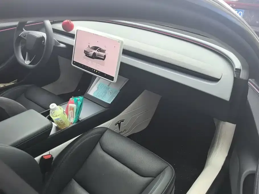 Tesla Model 3 — фото 3
