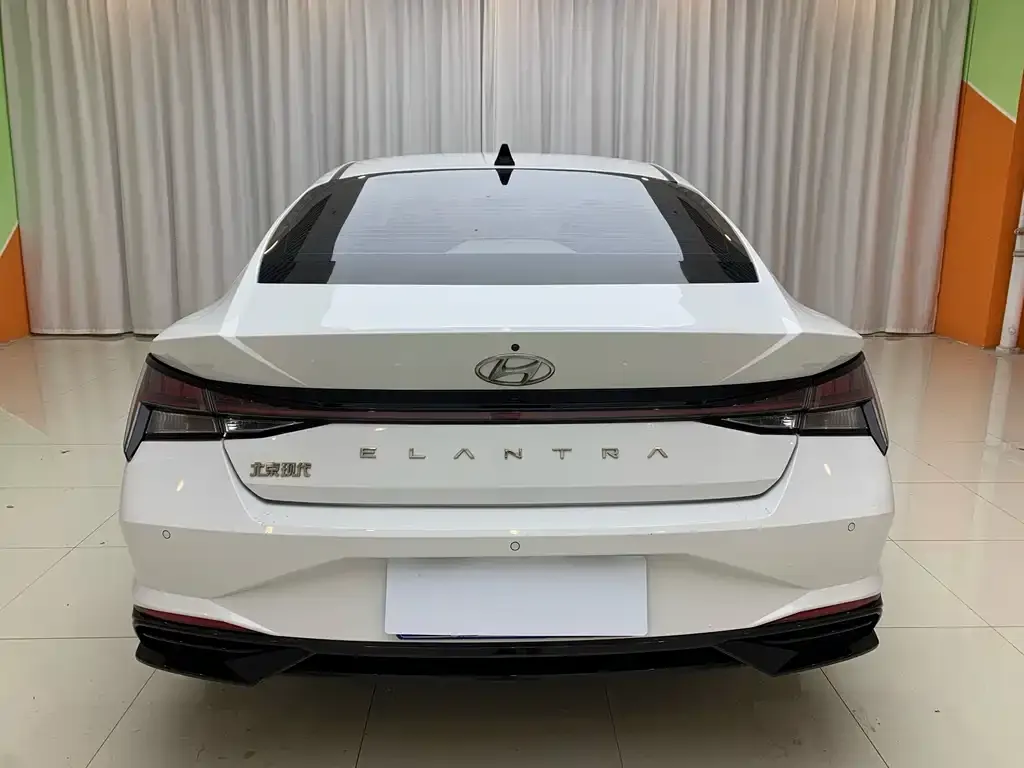 Hyundai Elantra — фото 2