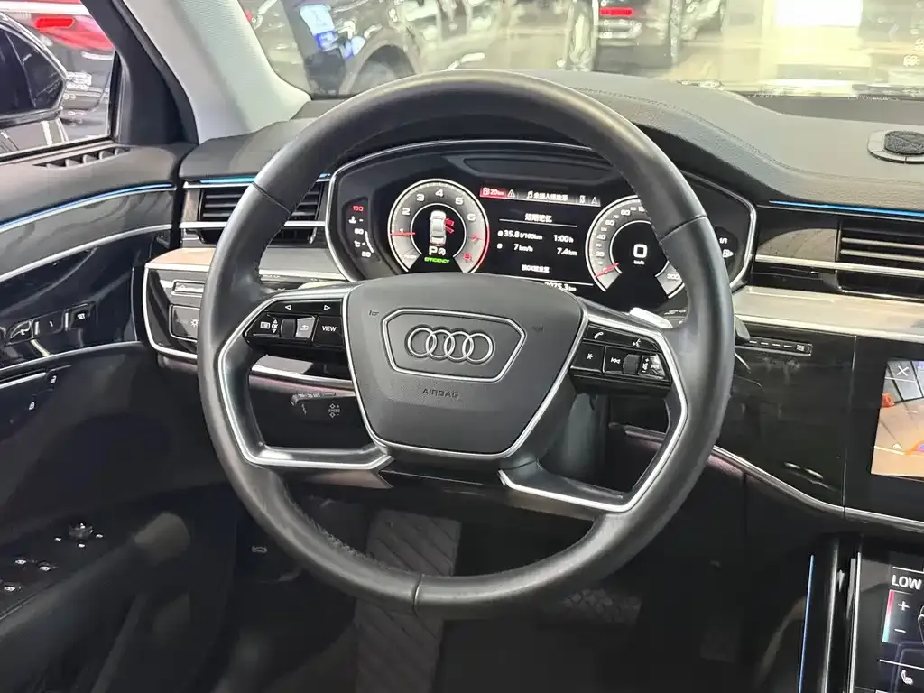 Audi A8 — фото 9