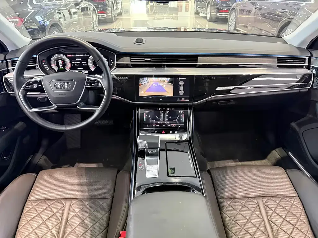 Audi A8 — фото 5