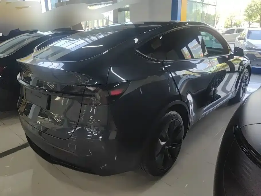 Tesla Model Y — фото 7