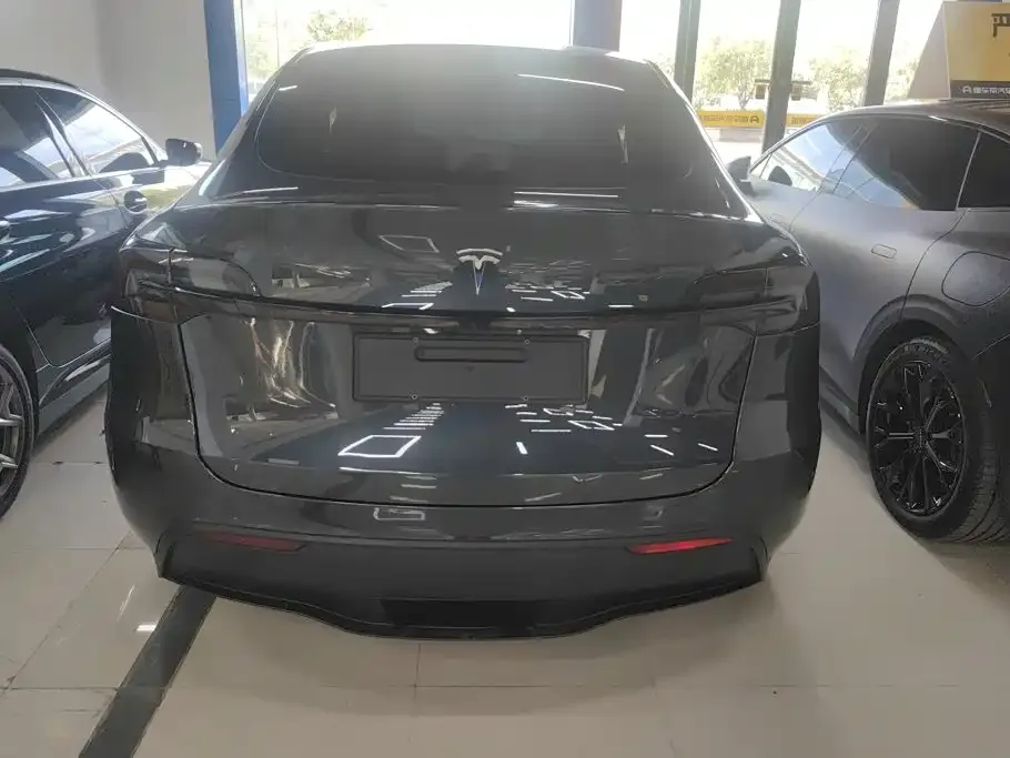 Tesla Model Y — фото 6