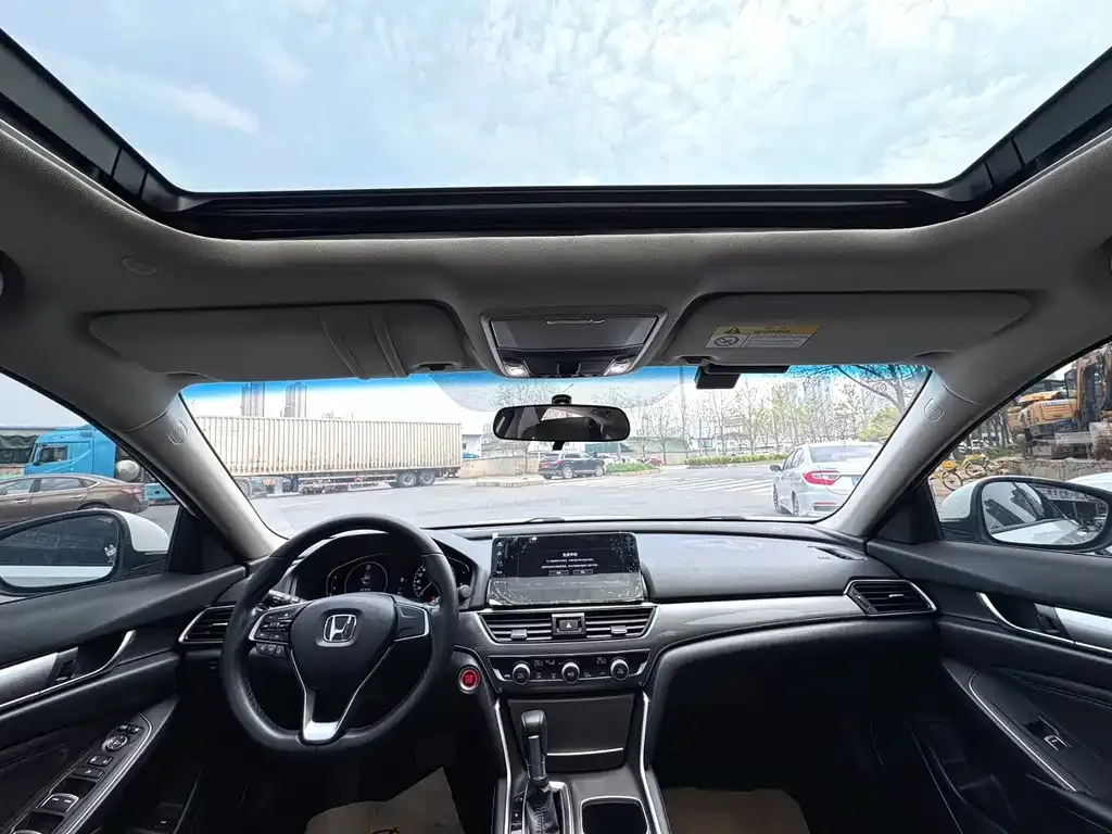 Honda Accord — фото 10
