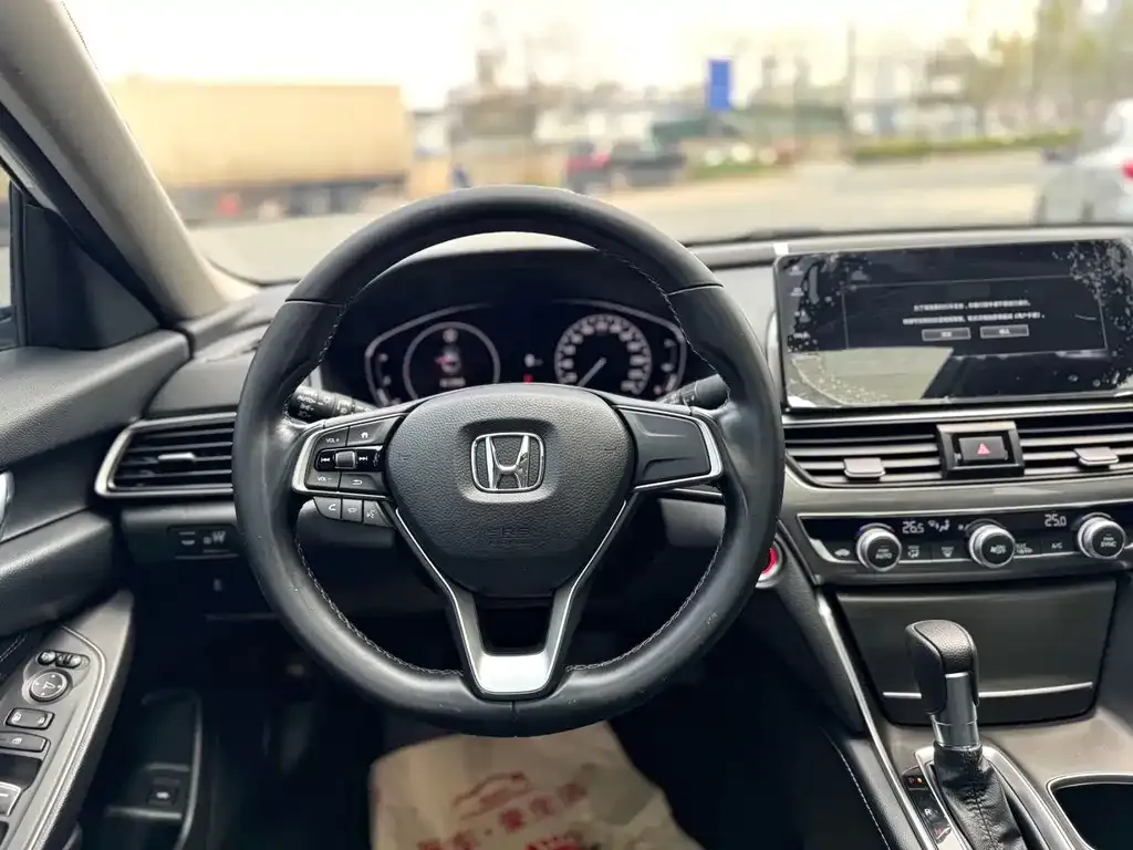 Honda Accord — фото 8