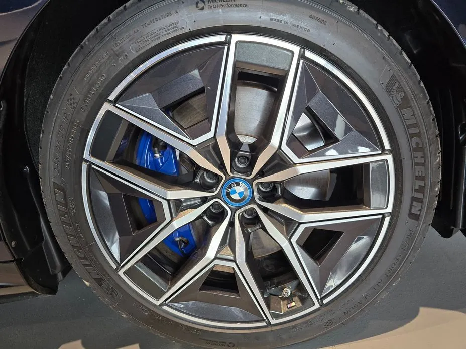 BMW i5 — фото 10