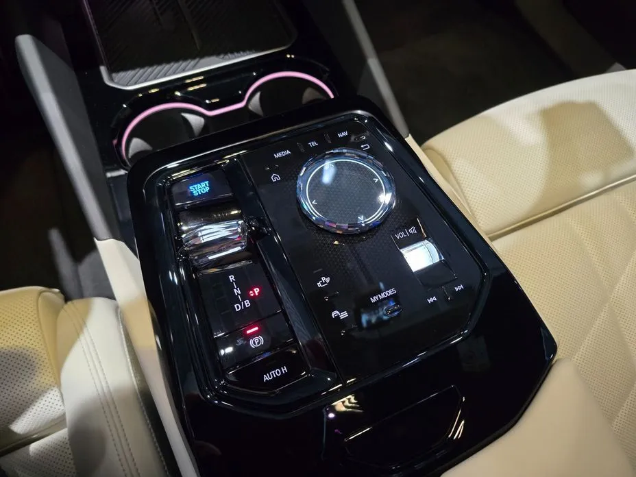 BMW i5 — фото 9