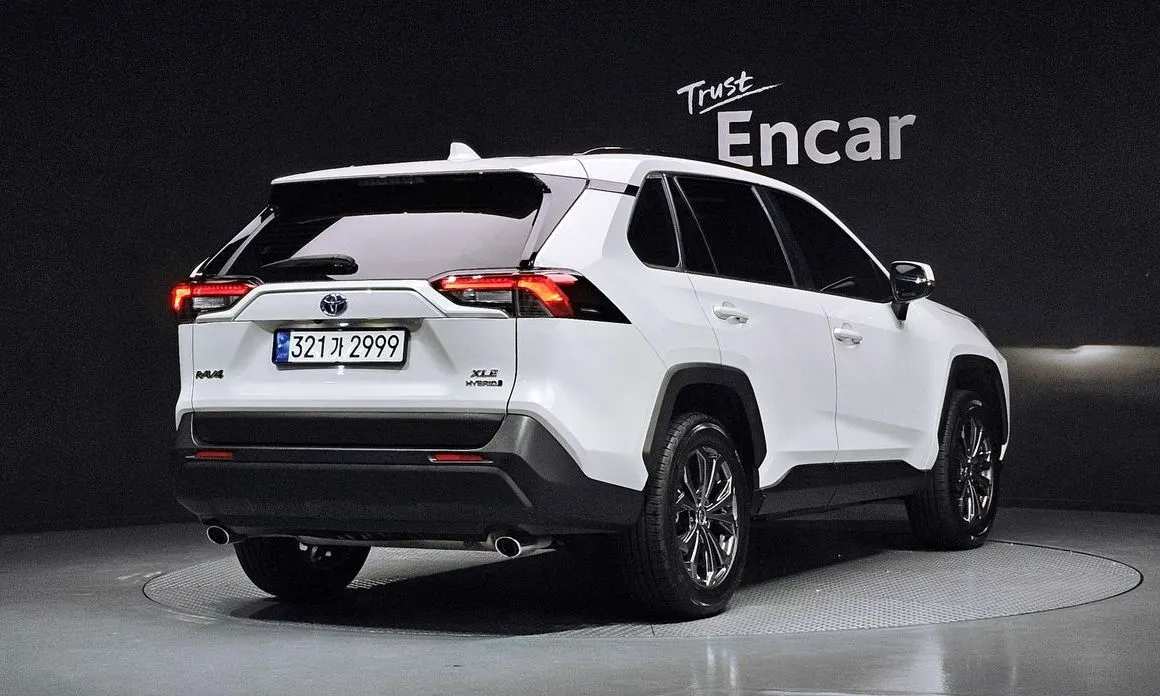Toyota RAV4 — фото 3