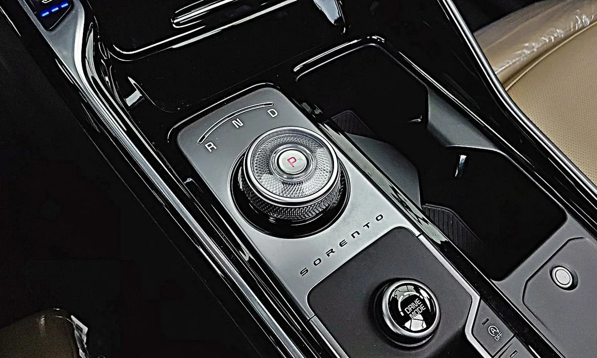 Kia Sorento — фото 6