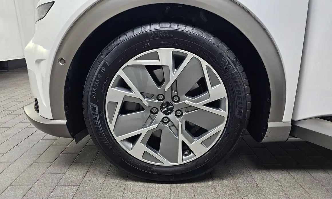 Genesis GV60 — фото 10