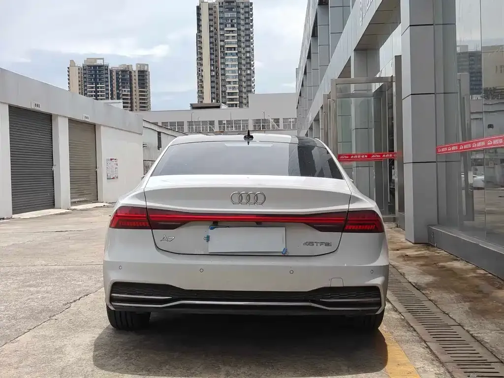 Audi A7L — фото 8