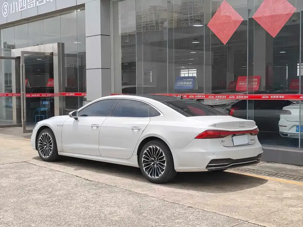 Audi A7L — фото 7