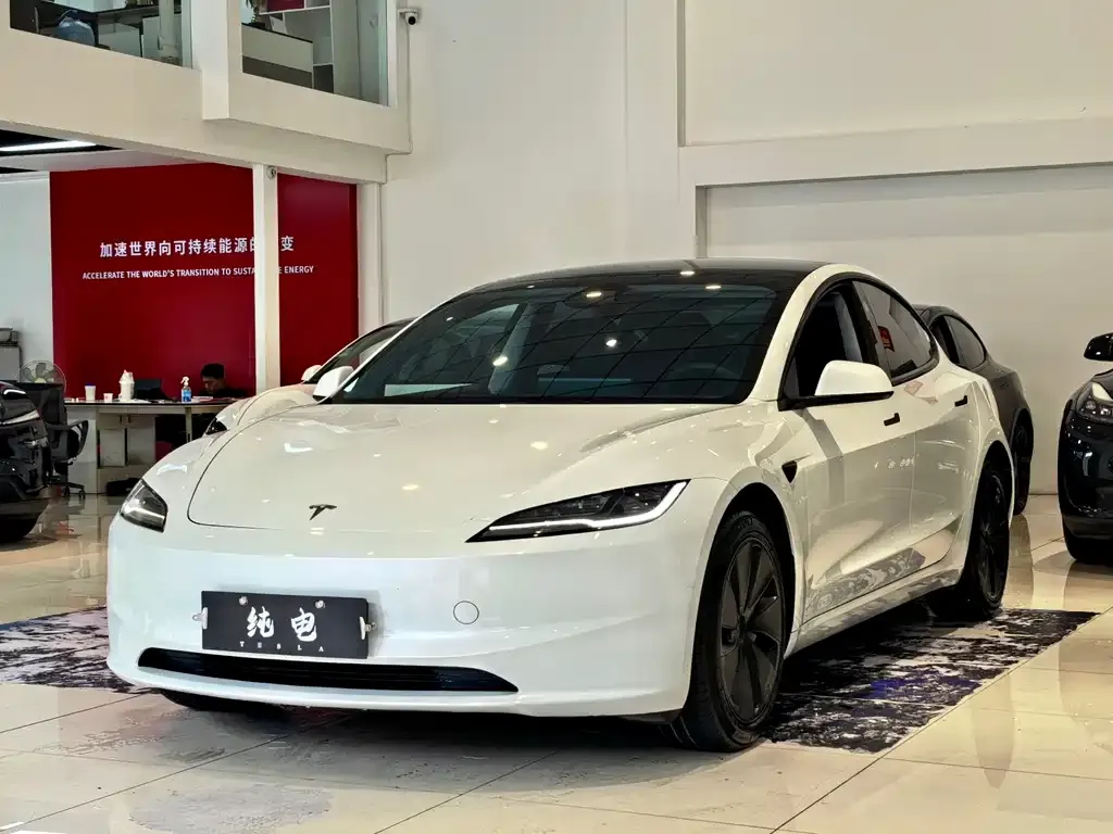 Tesla Model 3 — фото 1