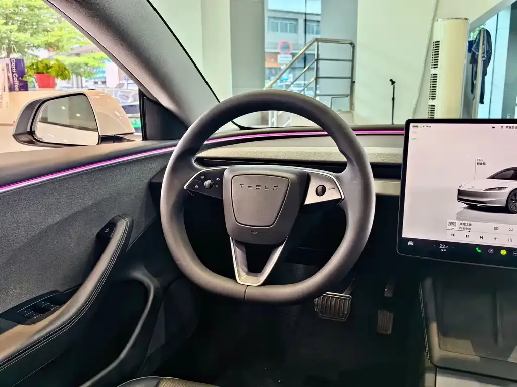 Tesla Model 3 — фото 7