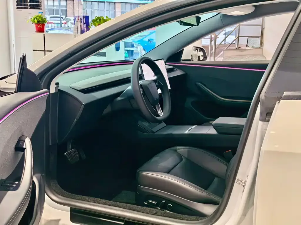 Tesla Model 3 — фото 8