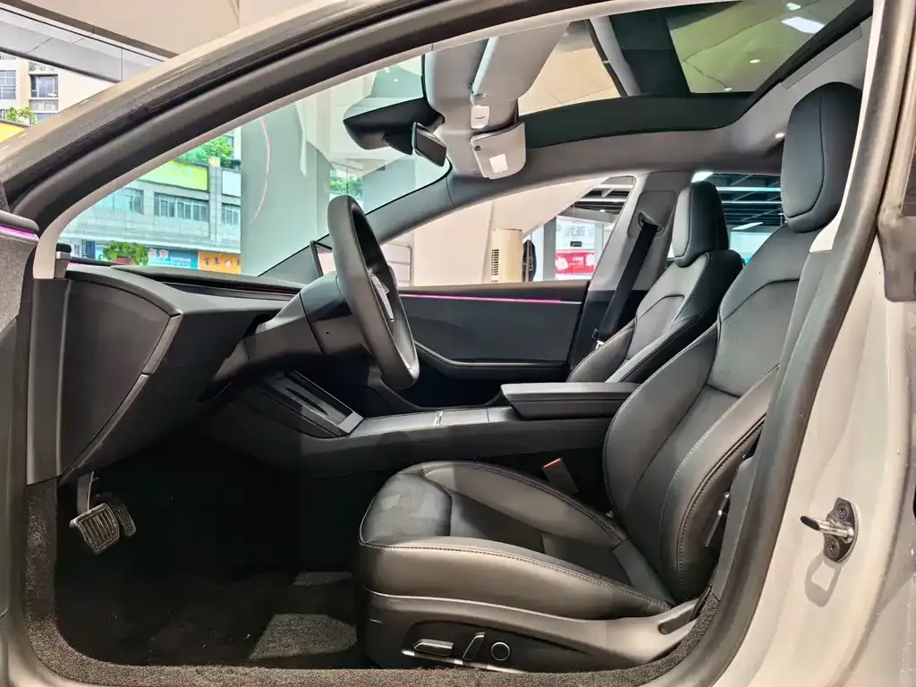 Tesla Model 3 — фото 10