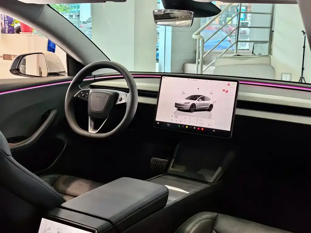 Tesla Model 3 — фото 3