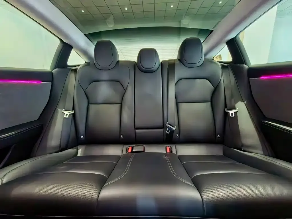 Tesla Model 3 — фото 2
