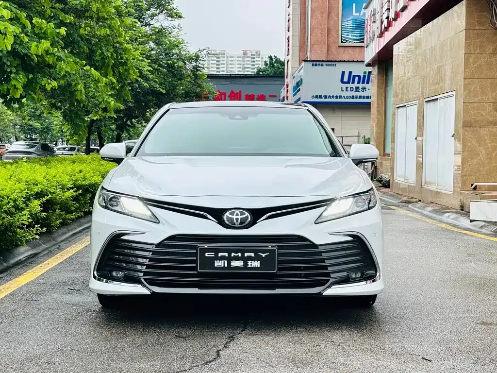 Toyota Camry — фото 4
