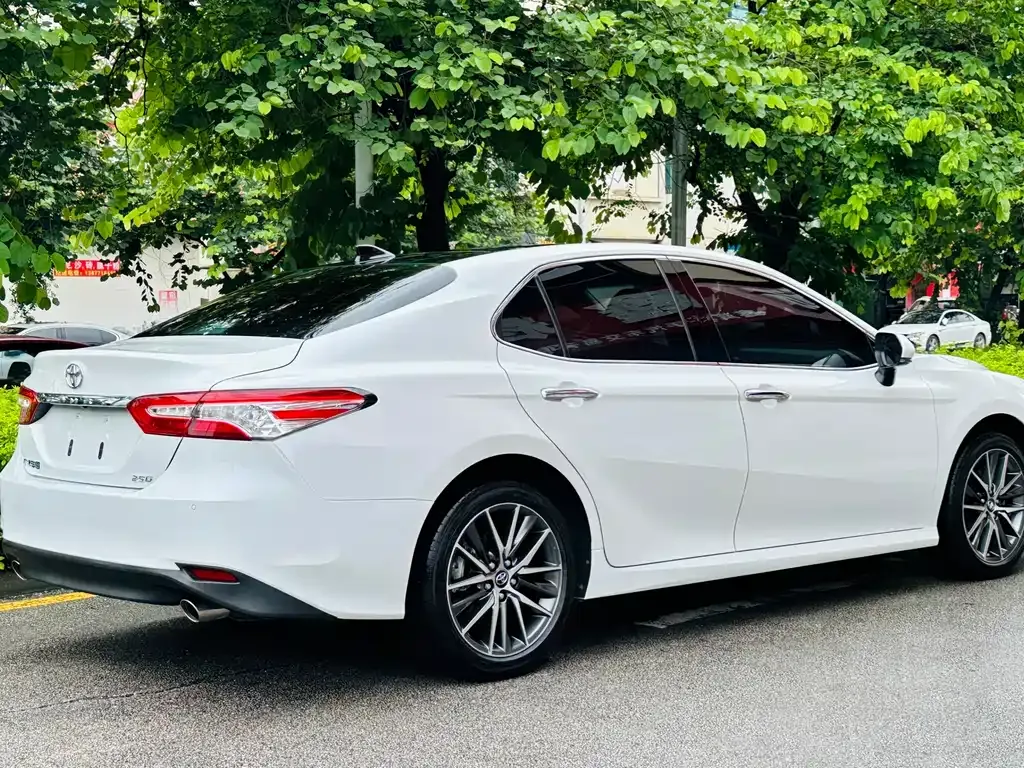 Toyota Camry — фото 10