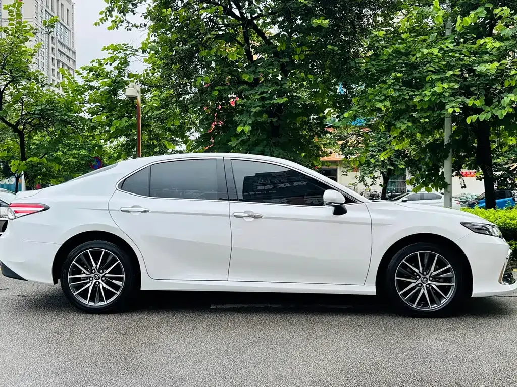 Toyota Camry — фото 6