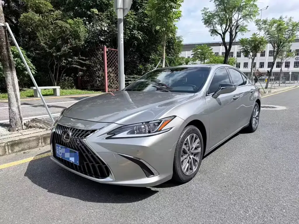 Lexus ES — фото 1