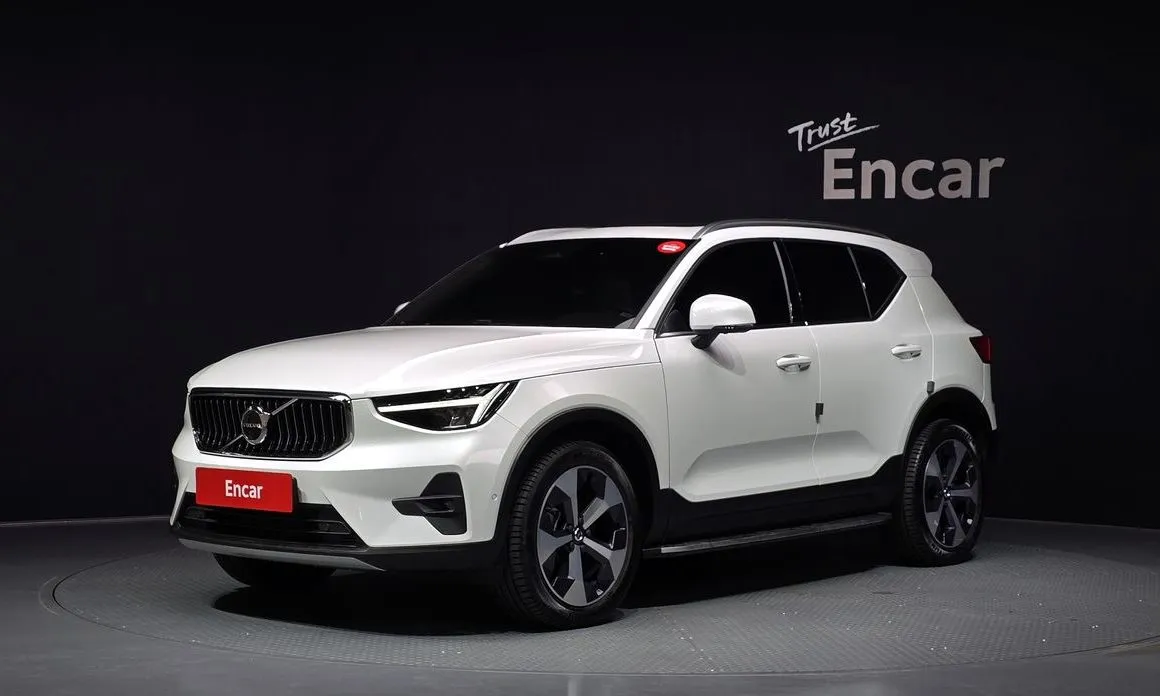 Volvo XC40 — фото 1