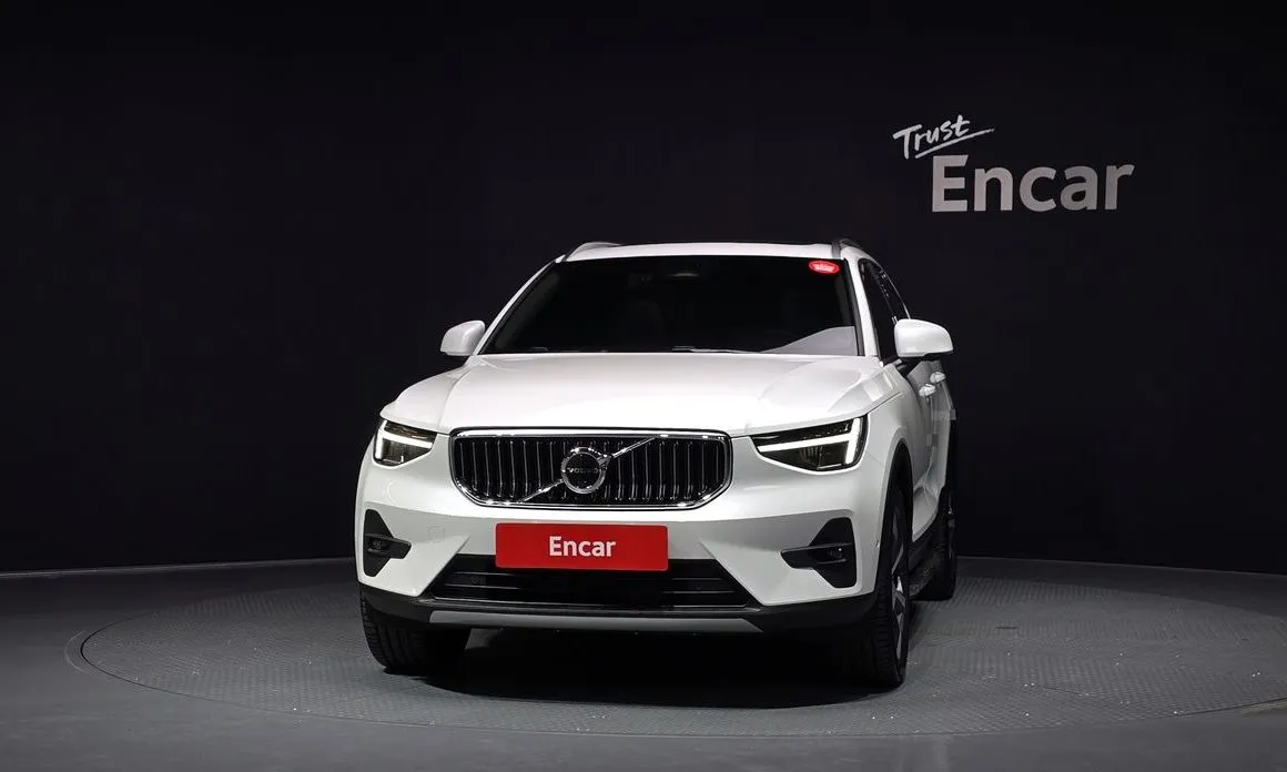 Volvo XC40 — фото 4
