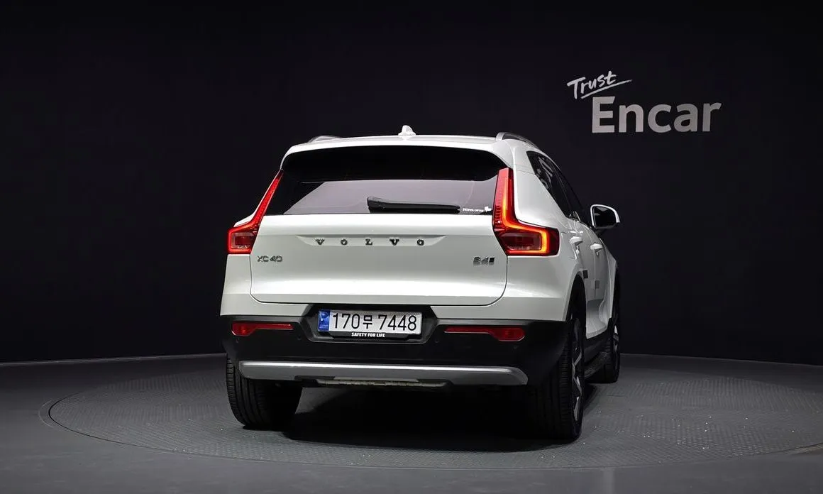 Volvo XC40 — фото 7