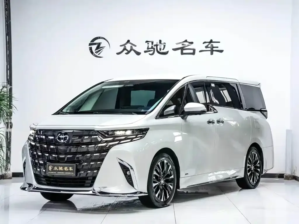 Toyota Alphard — фото 1