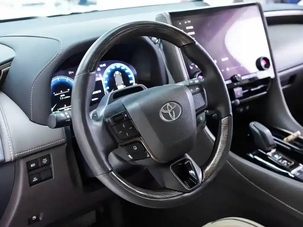 Toyota Alphard — фото 8